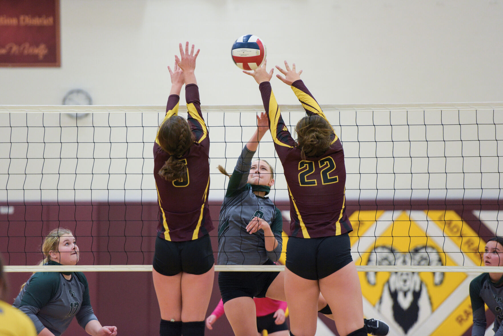 09-12-20 bh v tr volleyball 3.jpg